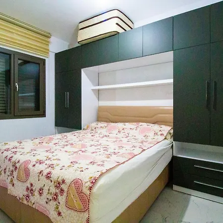 Denize 100 M2 Daire Διαμέρισμα Κουσάντασι